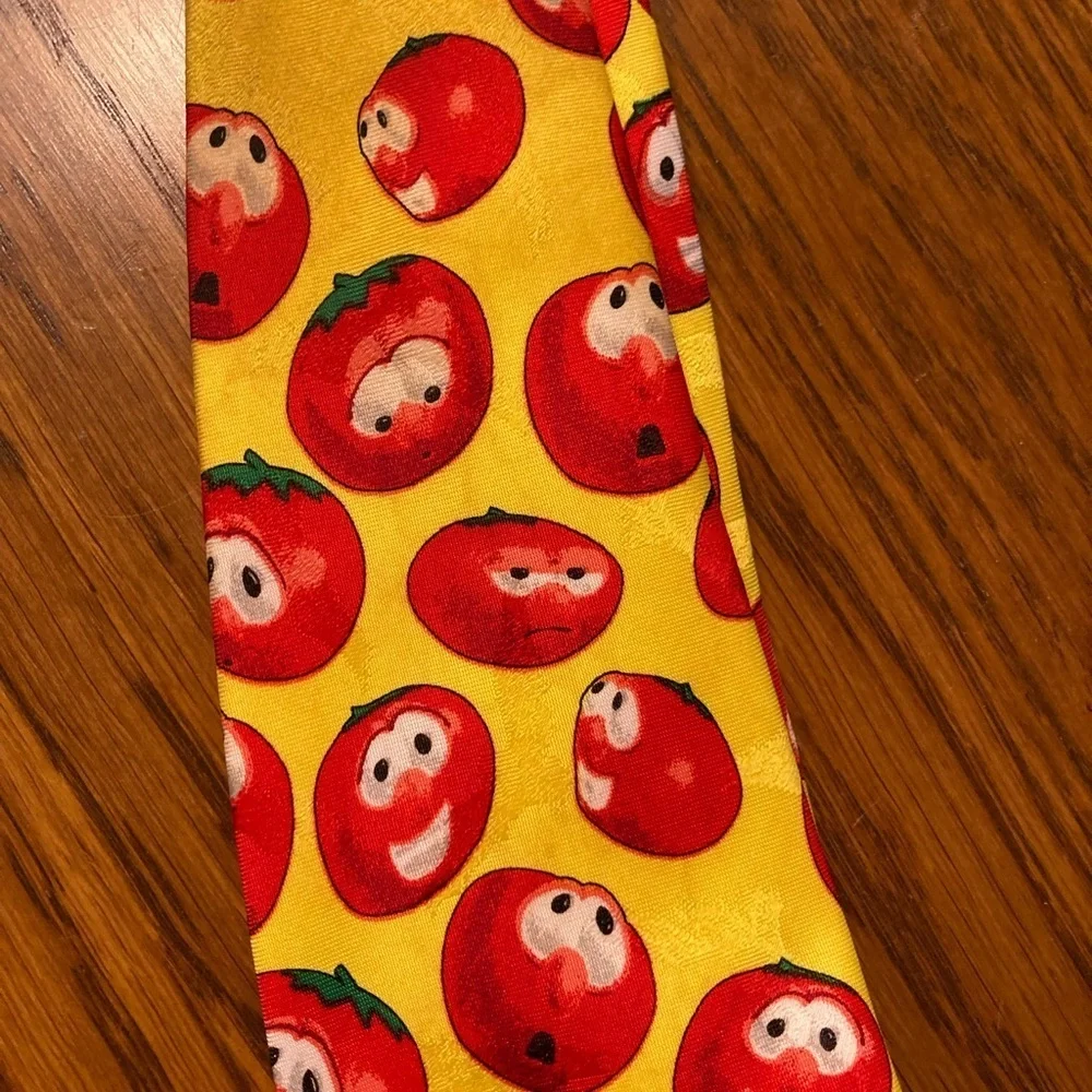 Veggie Tales Novelty Neck Tie Bob the Tomato EUC Eagles Wings